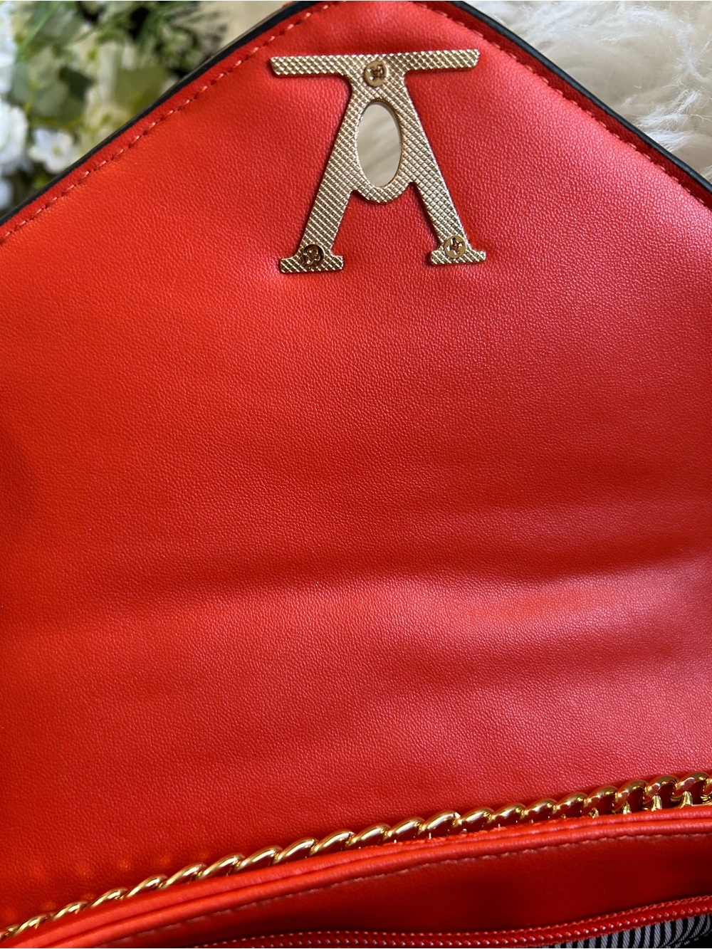 NWT Classic Fashions Quilted Crossbody Bag w/Gold Hardware & Coin Wallet- Red - Picture 10 of 10
